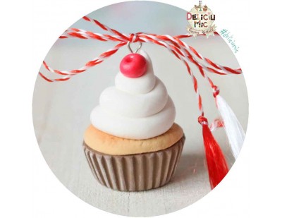 Martisor Pandantiv Cupcake cu frisca si cireasa