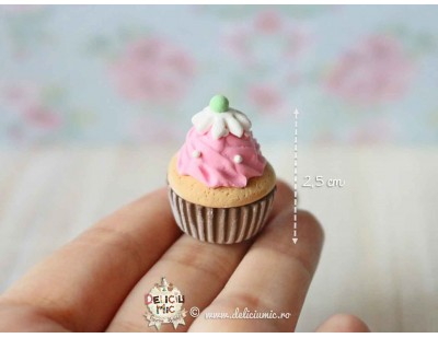 Martisor Pandantiv Strawberry Cupcake