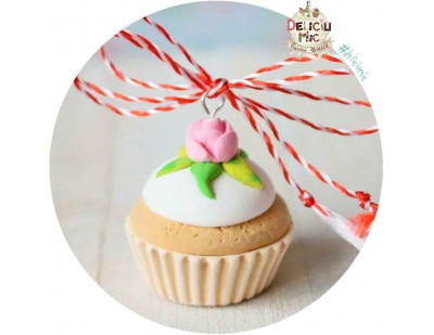 Martisor Pandantiv Cupcake alb cu trandafir roz