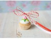 Martisor Pandantiv Cupcake alb cu trandafir roz