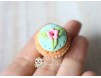 Martisor Pandantiv Cupcake turcoaz cu floricica roz