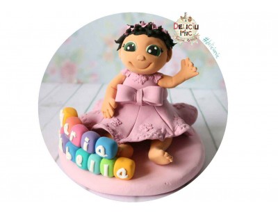 Figurina de tort Fetita personalizata dupa poza, Rochita Roz