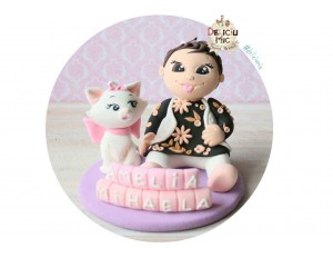 Figurina de tort Bebe & Marie si numele pe Cuburi