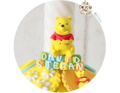 Marturie magnet Winnie the Pooh - personalizat cu numele bebelusului