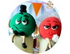 Figurine Tort nunta  bomboane m&m Mirele verde & Mireasa rosie