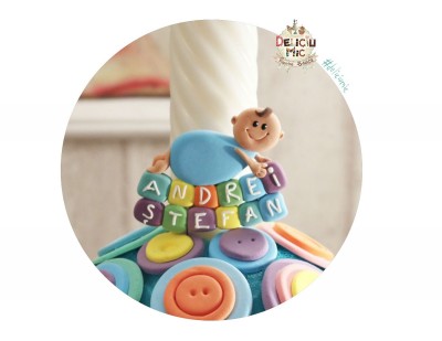 Marturie de botez magnet "Smiley Baby" personalizata cu numele bebelusului scris pe cuburi multicolore