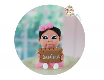 Marturie de botez "Cute Baby" - fetita cu biscuit personalizat cu numele bebelusului 