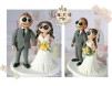Figurine de tort pentru nunta - Mire si Mireasa tinandu-se de mana