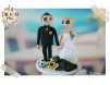 Figurine de tort pentru nunta - Mire pasionat de fotbal, Mireasa si catelul cu buchetul