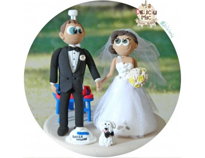 Figurine de tort pentru nunta - Mire inginer, Mireasa si catelul lor