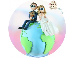 Figurine de tort pentru nunta - Mire si Mireasa pe globul pamantesc