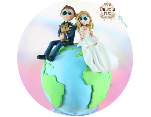 Figurine de tort pentru nunta - Mire si Mireasa pe globul pamantesc