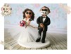 Figurine de tort pentru nunta - Mireasa il rapeste pe Mire care are pe gura banda adeziva pe care este scris "Yes"