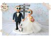 Figurine de tort pentru nunta - Miri alaturi de catelul lor si semn cu numele acestora