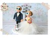Figurine de tort pentru nunta - Miri alaturi de catelul lor si semn cu numele acestora