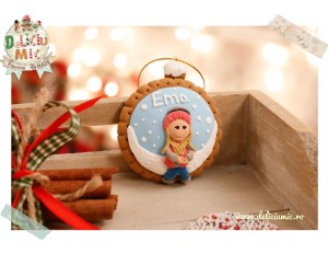 "Fetita cu bulgari" - glob pentru brad personalizat