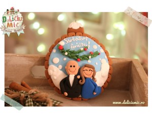 "Sarbatori fericite!"  - glob personalizat pentru brad
