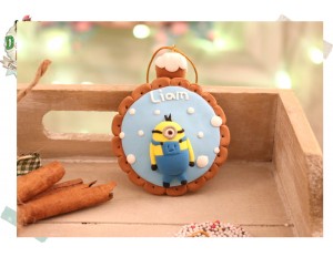 "Minionii cuceresc bradutul" - Glob personalizat pentru brad
