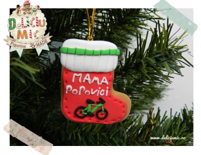  Decoratiune pentru bradut in forma de soseta decorata cu o bicicleta