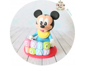 Figurina de tort Baby Mickey Mouse personalizata cu numele bebelusului