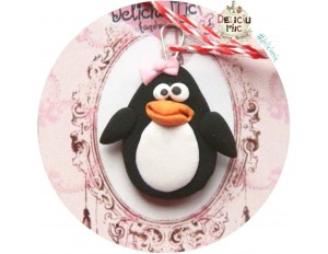 Martisor Medalion "Pinguin cu fundita"