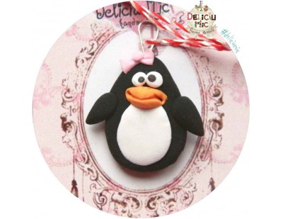 Martisor Medalion "Pinguin cu fundita"