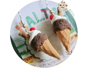 Cercei handmade inghetata de ciocolata cu topping de frisca & cireasa