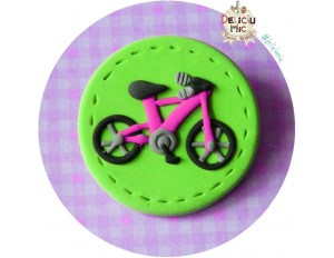  Brosa Bicicleta roz pe cerculet verde